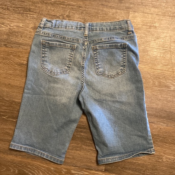 Like New Children’s Place Girls Bermuda Style Jean Shorts perfect for Summer Fun - Picture 3 of 4
